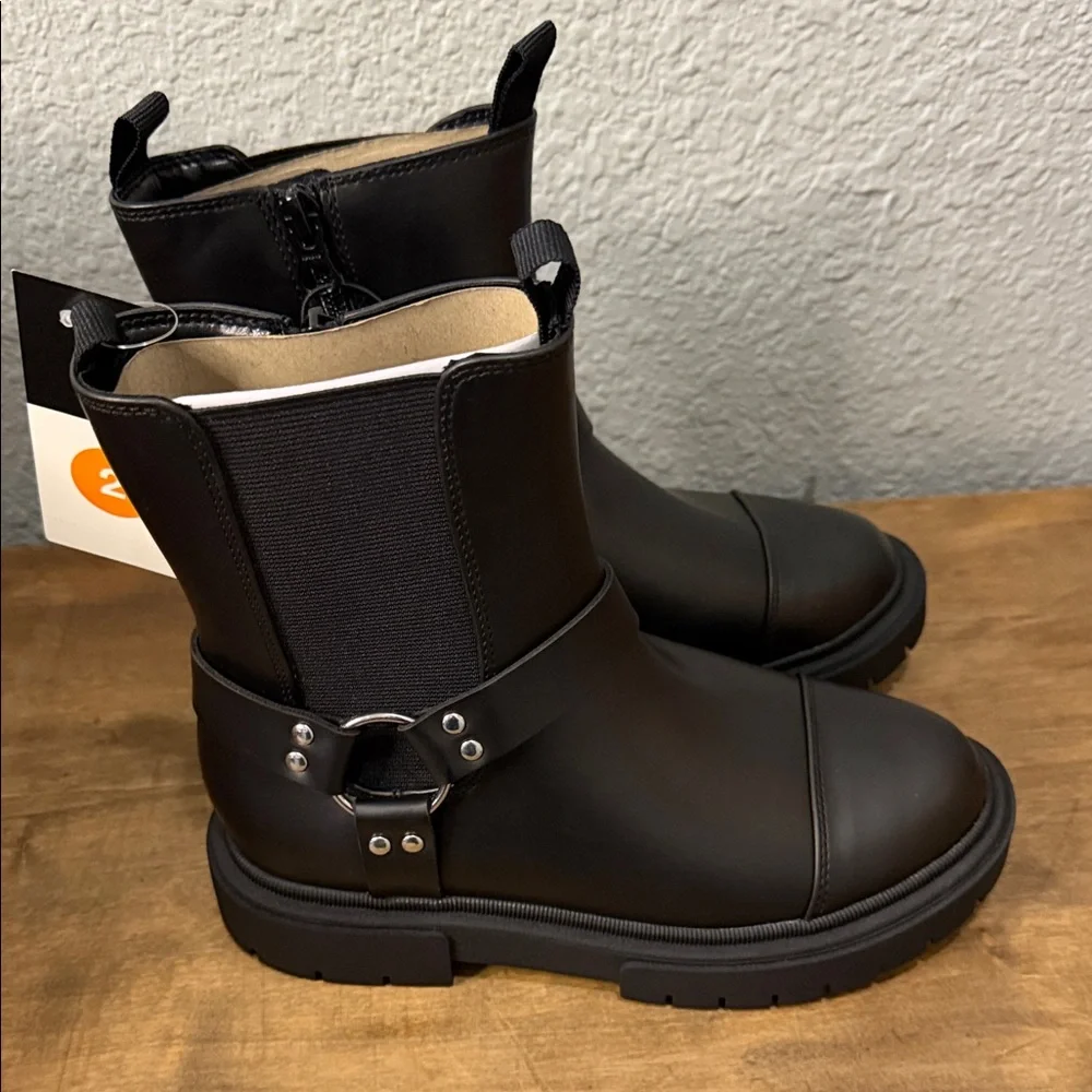 art class stylish black